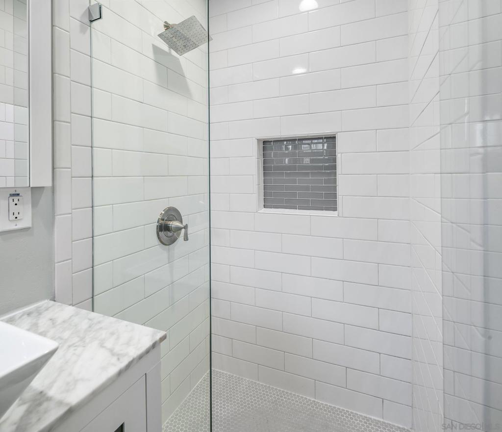 MLS #250043373SD image #22