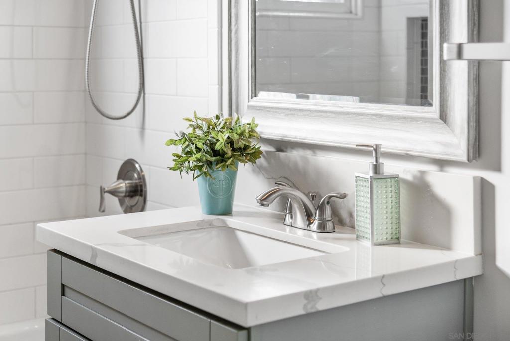 MLS #250043373SD image #27