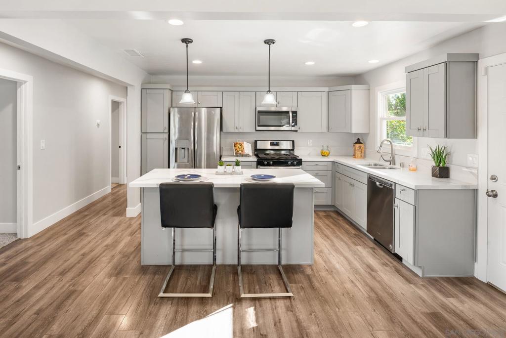 MLS #250043373SD image #8