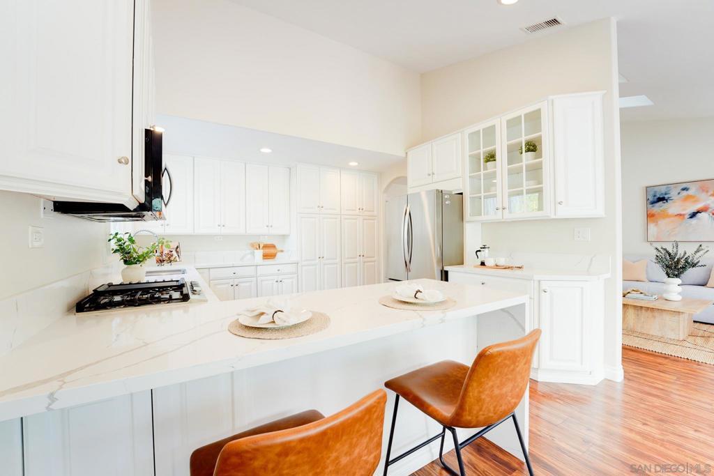 MLS #250043386SD image #11