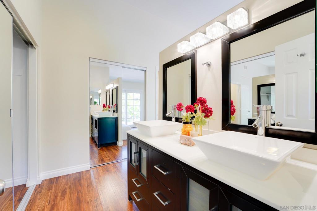 MLS #250043386SD image #33