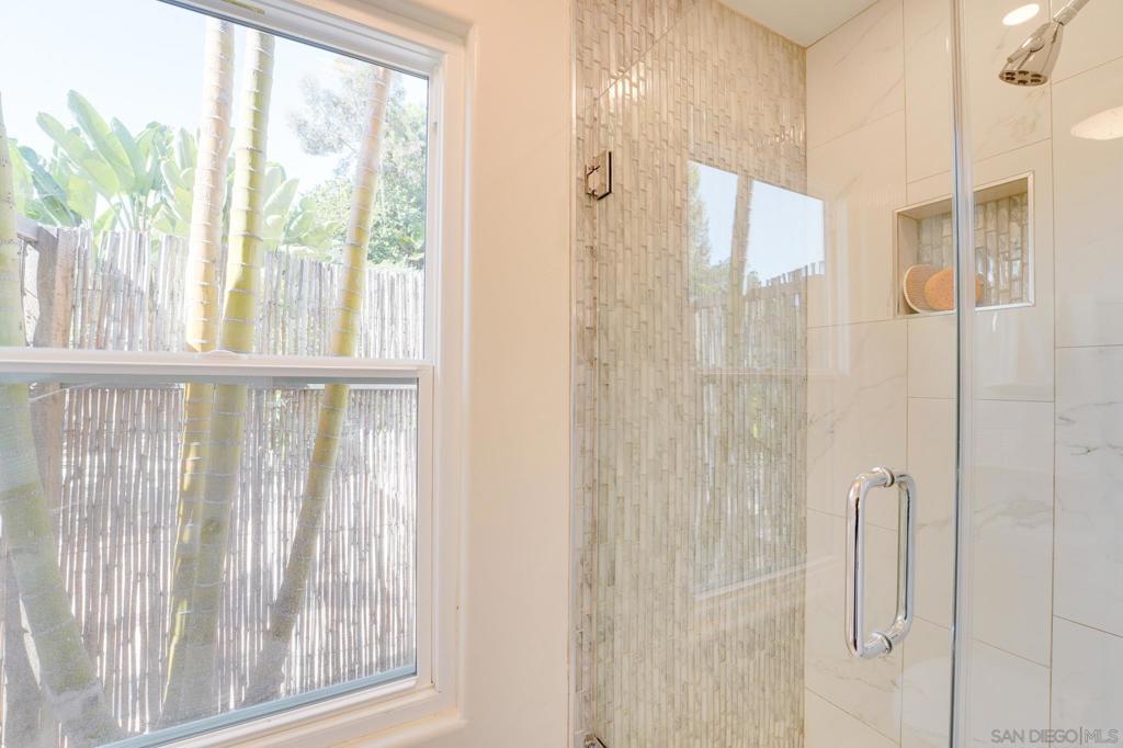 MLS #250043386SD image #34