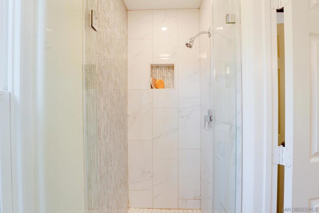 MLS #250043386SD image #35