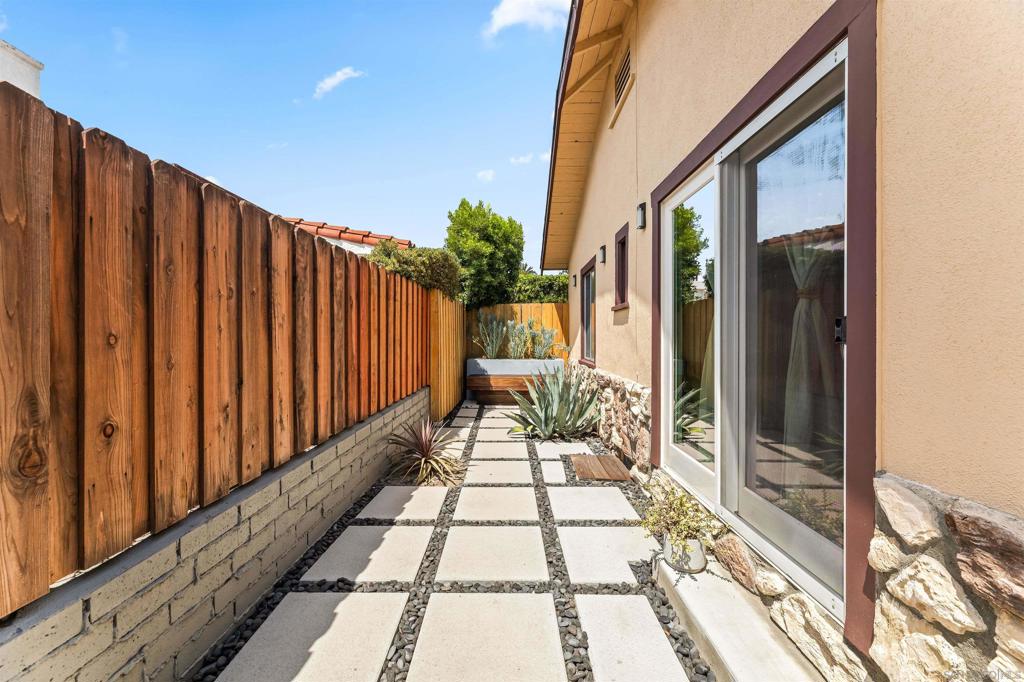 MLS #250043407SD image #22