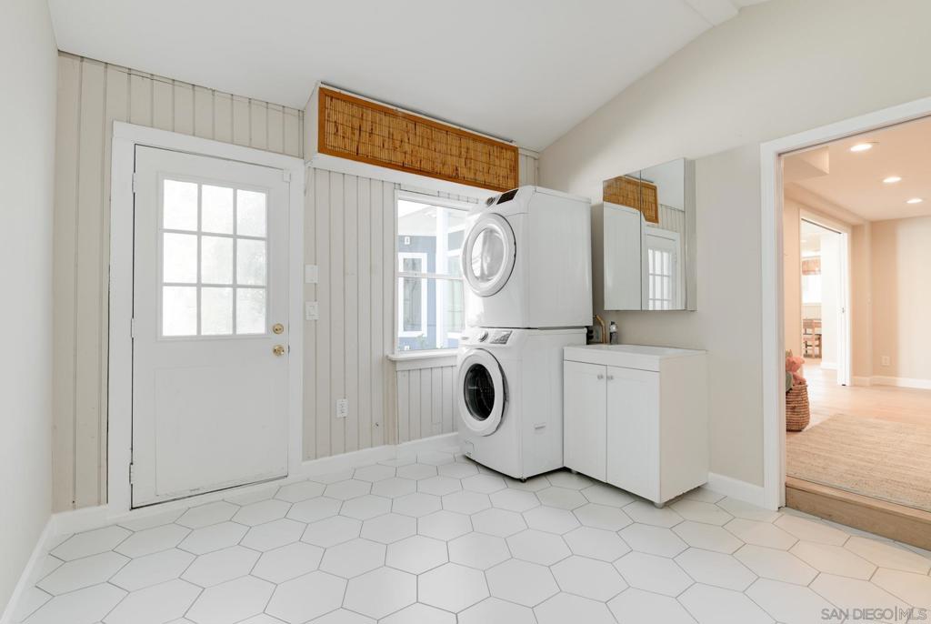 MLS #250043440SD image #35