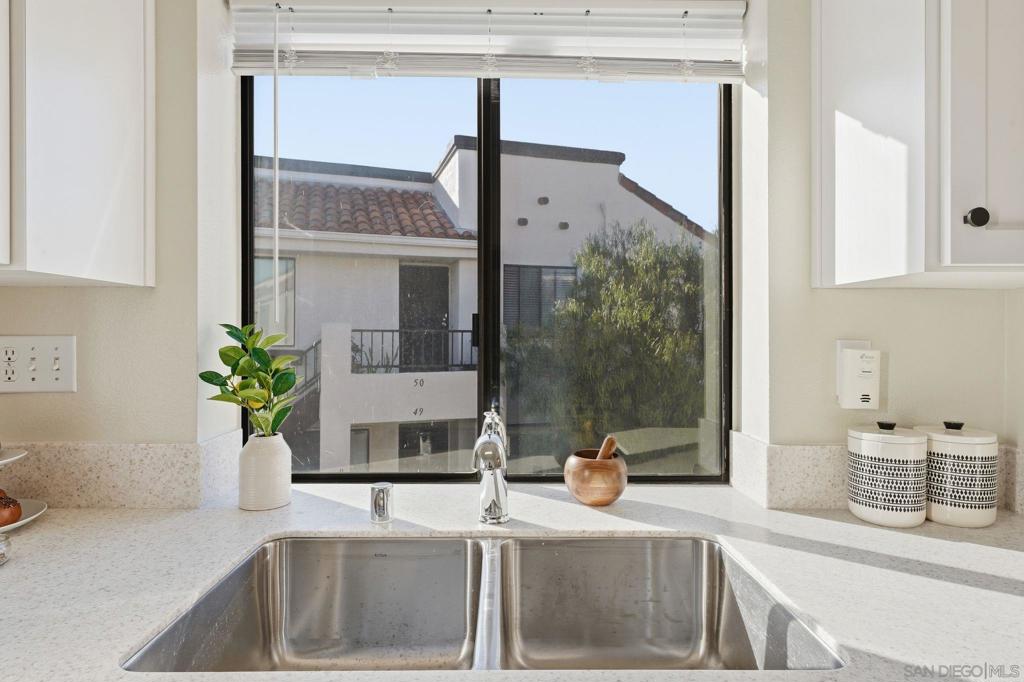 MLS #250043586SD image #11