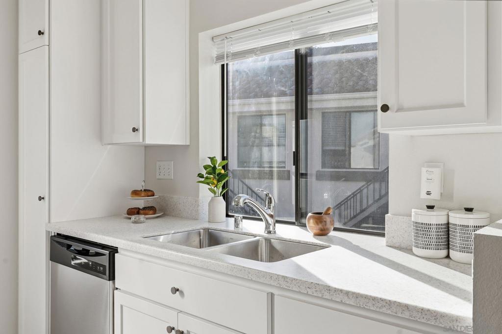 MLS #250043586SD image #8