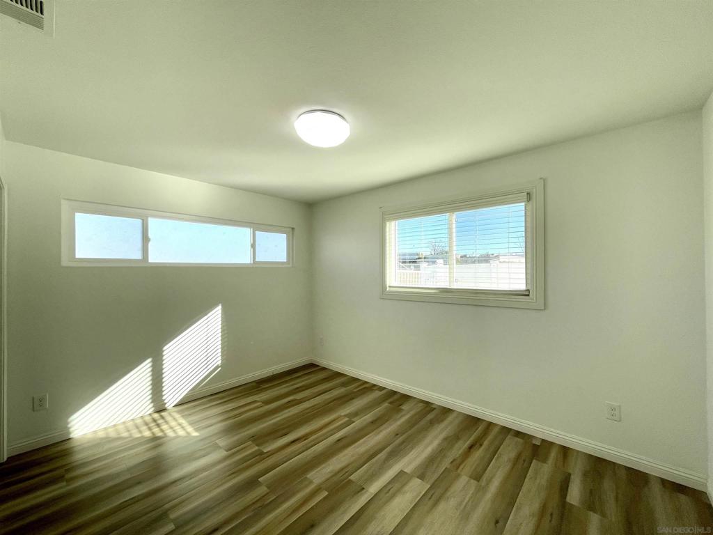 MLS #250043591SD image #16