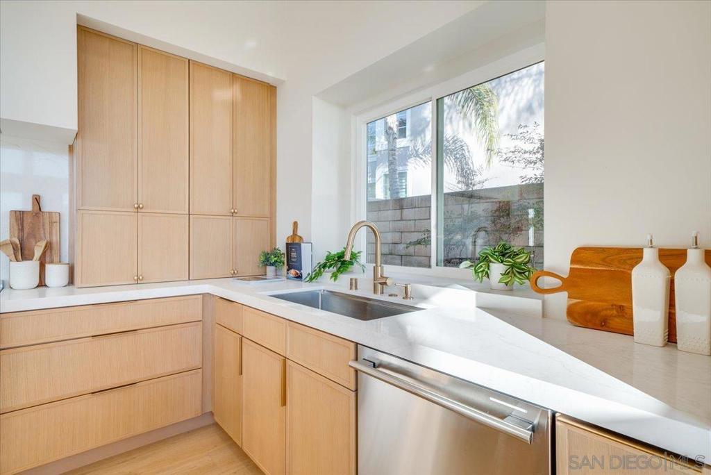 MLS #250043625SD image #15