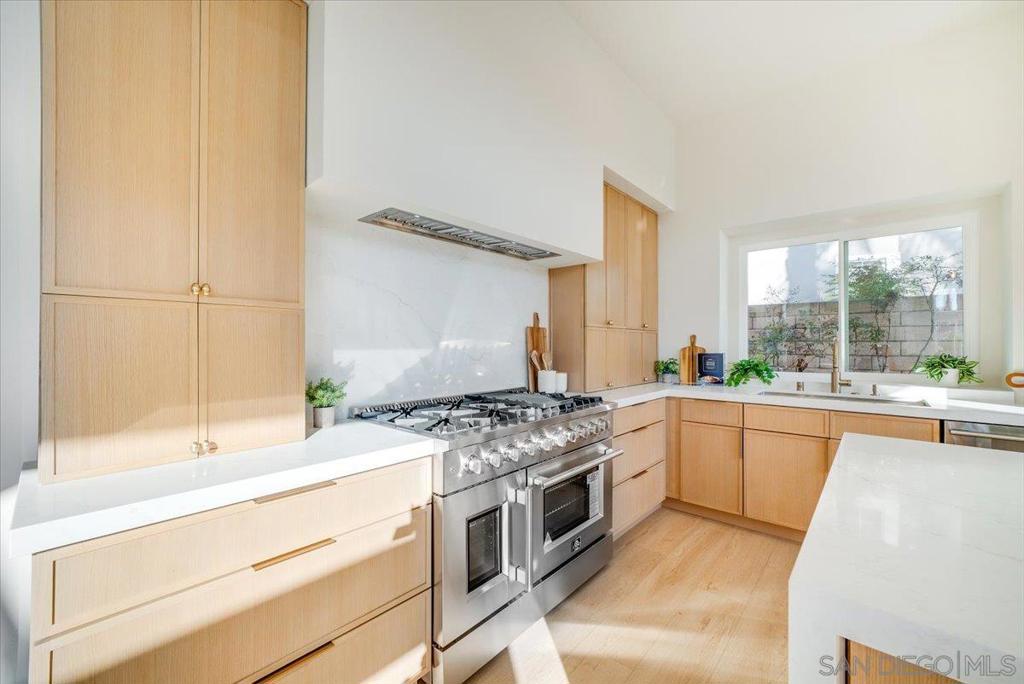 MLS #250043625SD image #17