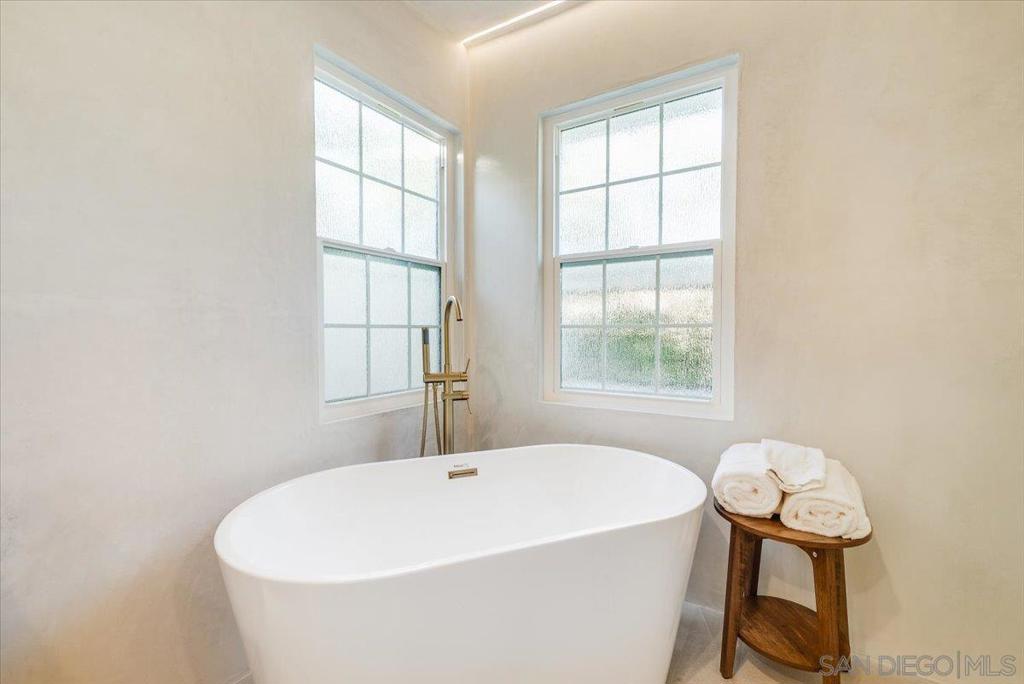 MLS #250043625SD image #23