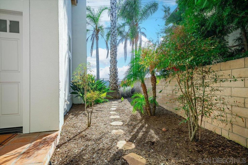 MLS #250043625SD image #38