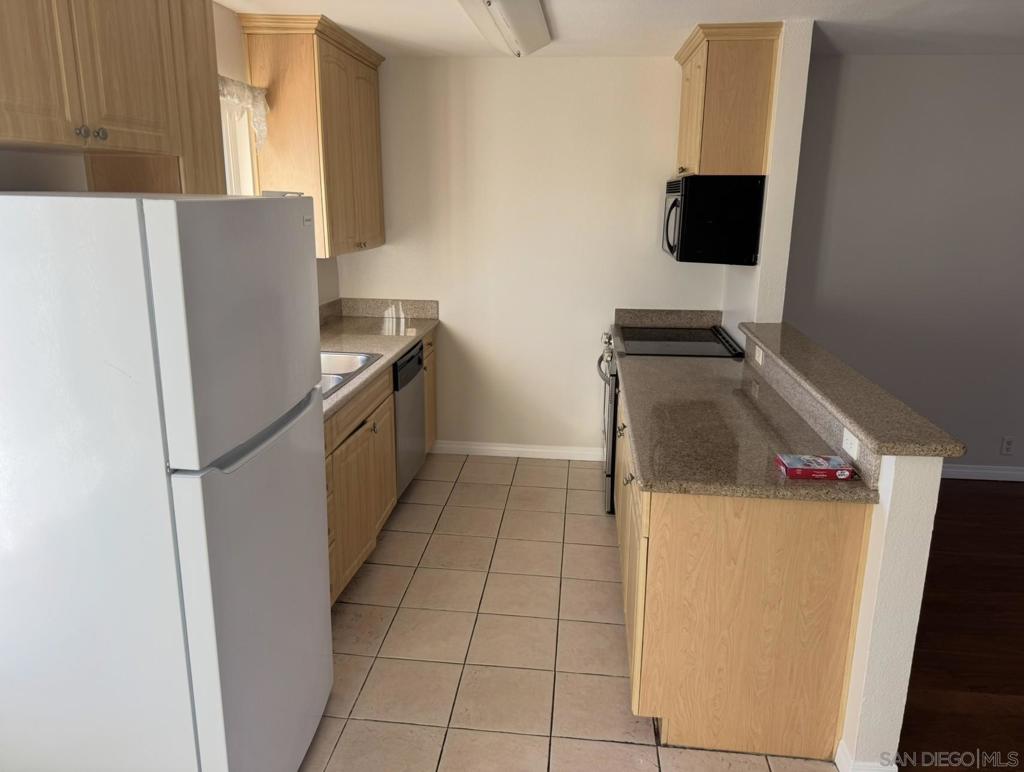 MLS #250043647SD image #2