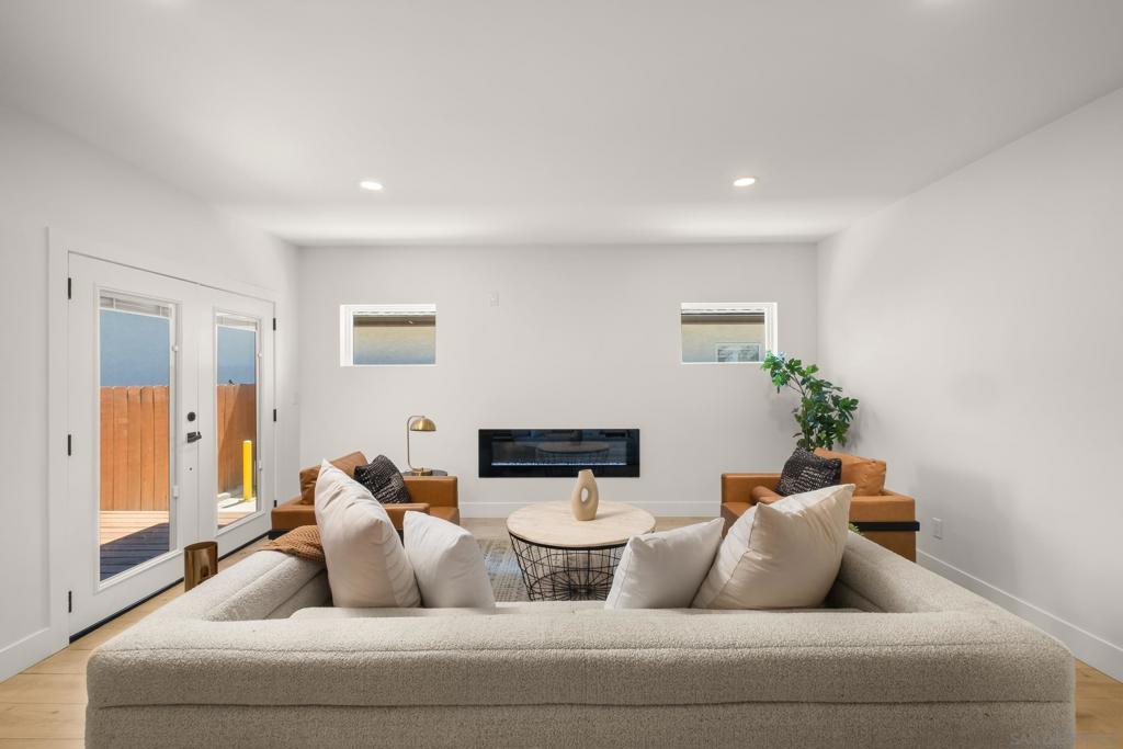 MLS #250043660SD image #10