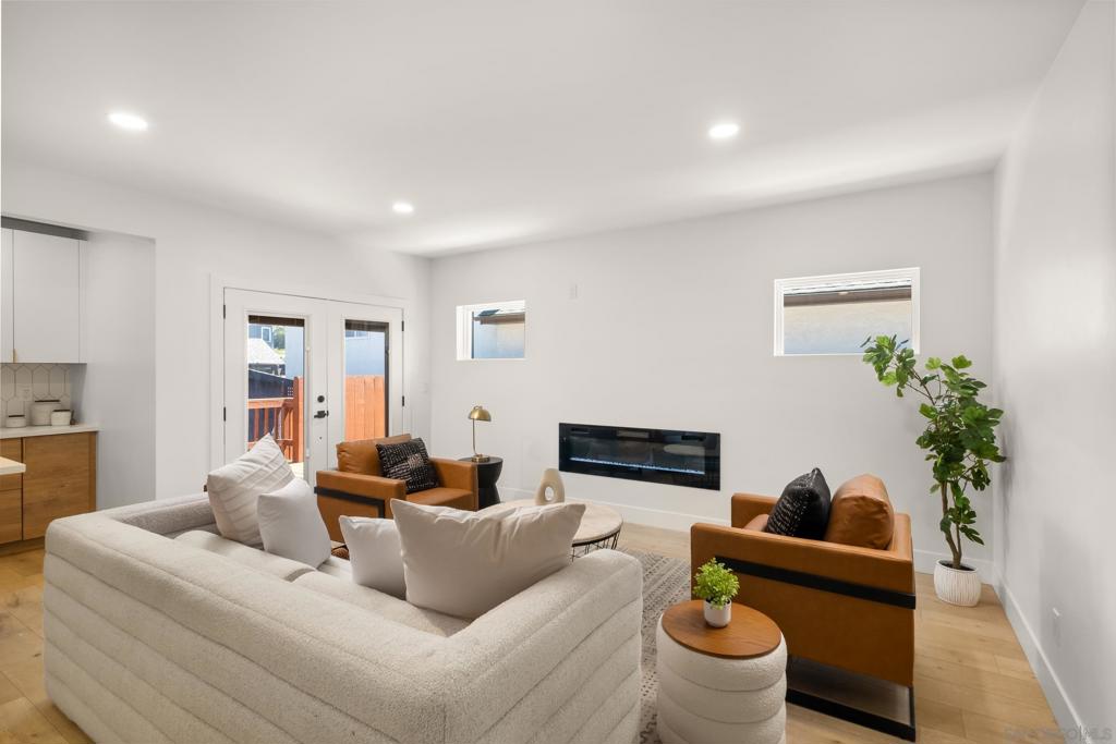 MLS #250043660SD image #11