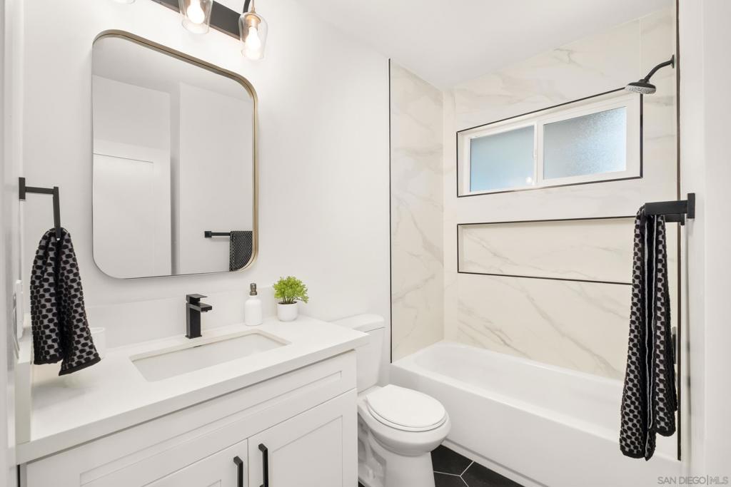 MLS #250043660SD image #24