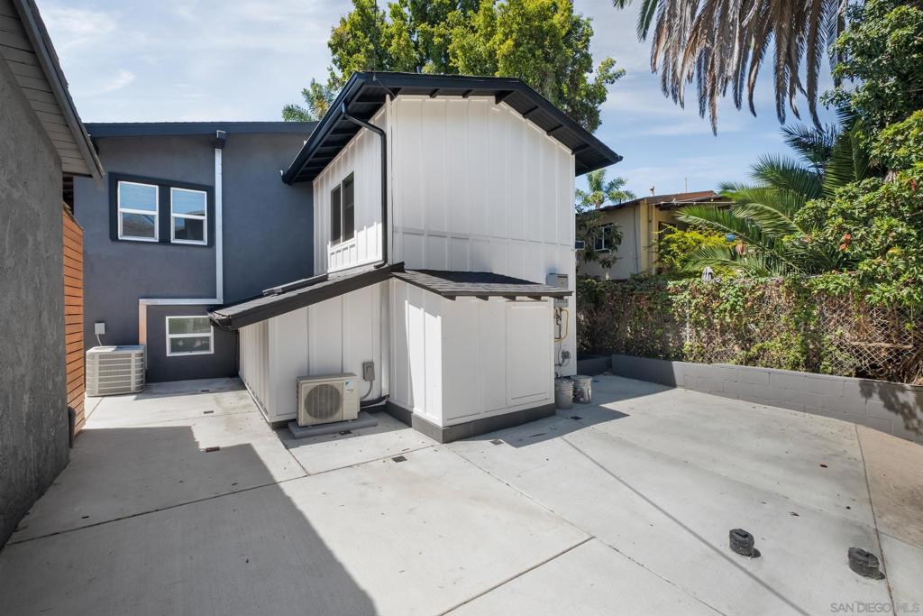 MLS #250043660SD image #32