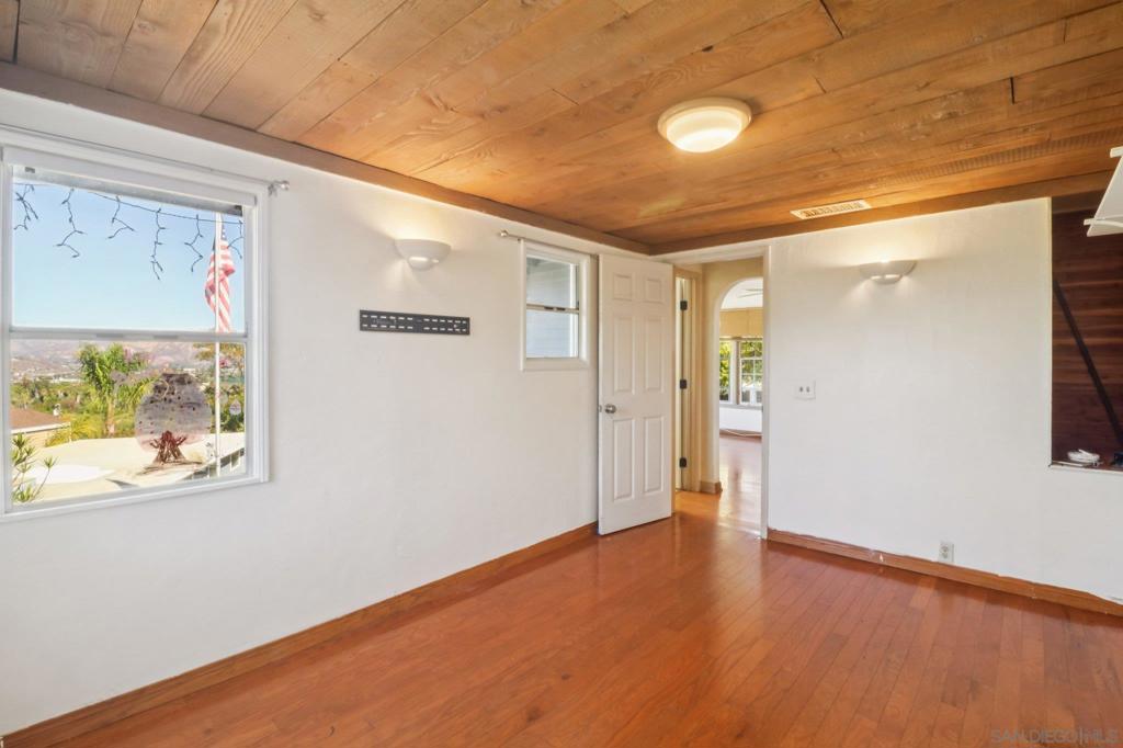 MLS #250043693SD image #15