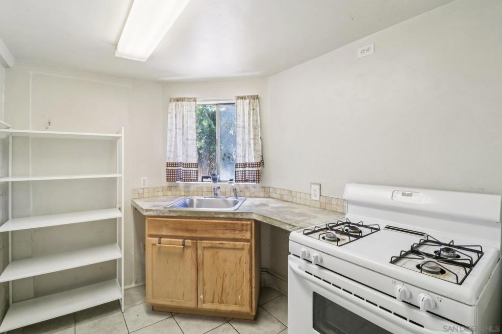 MLS #250043693SD image #31