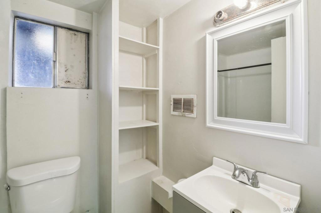 MLS #250043693SD image #32