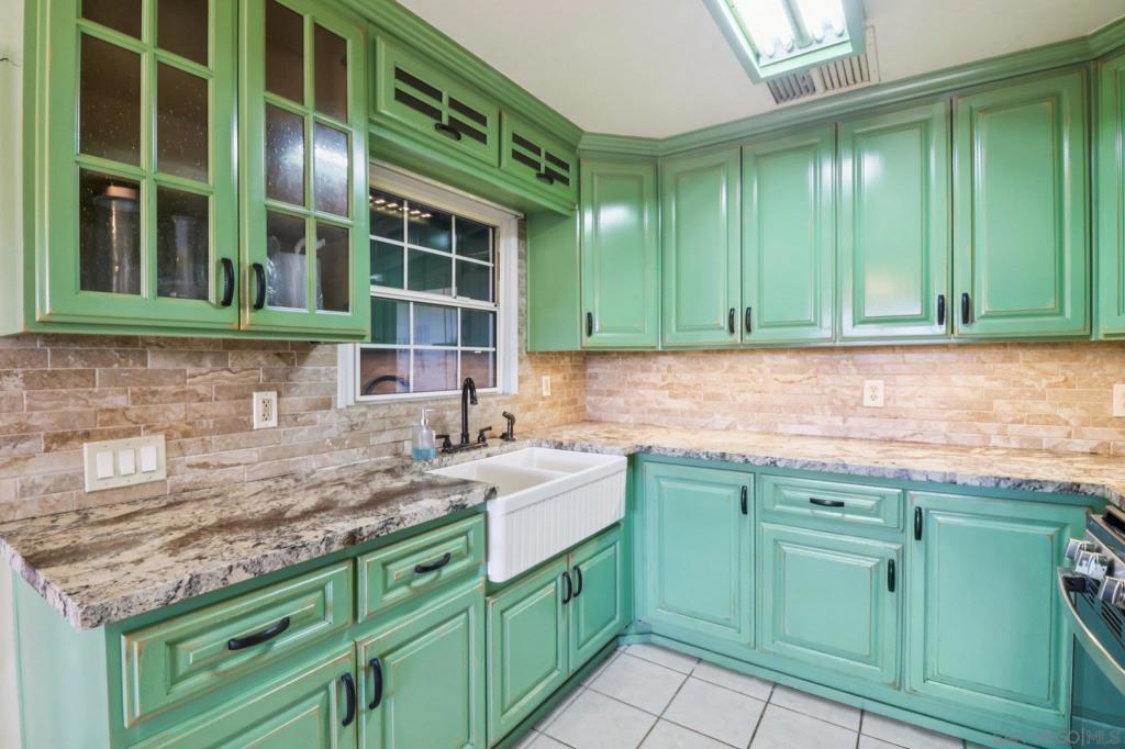 MLS #250043693SD image #9