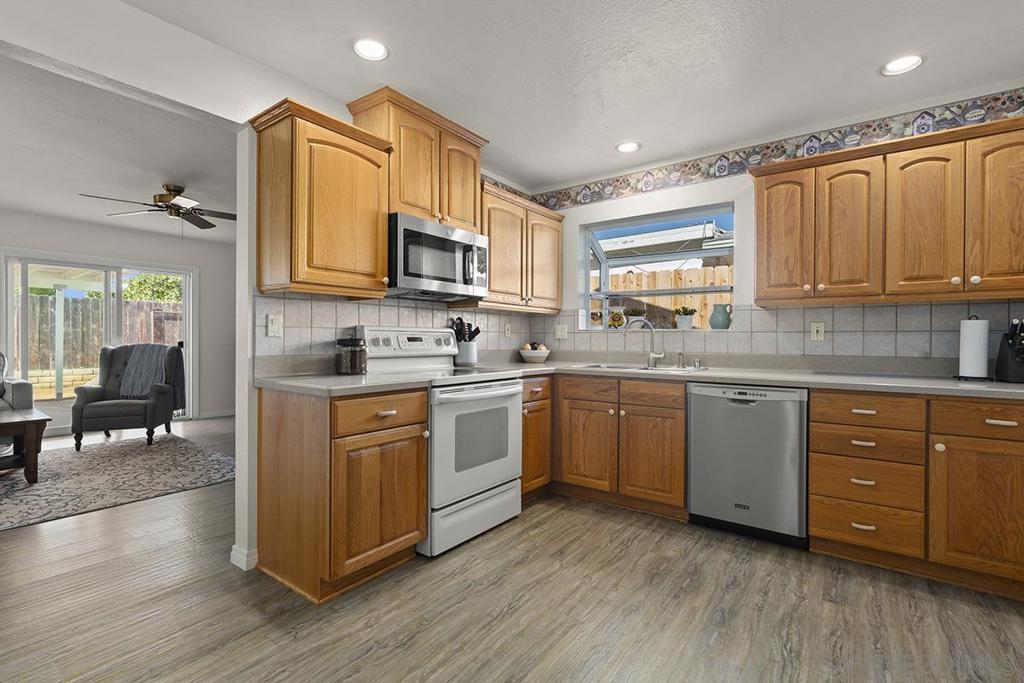 MLS #250043789SD image #15