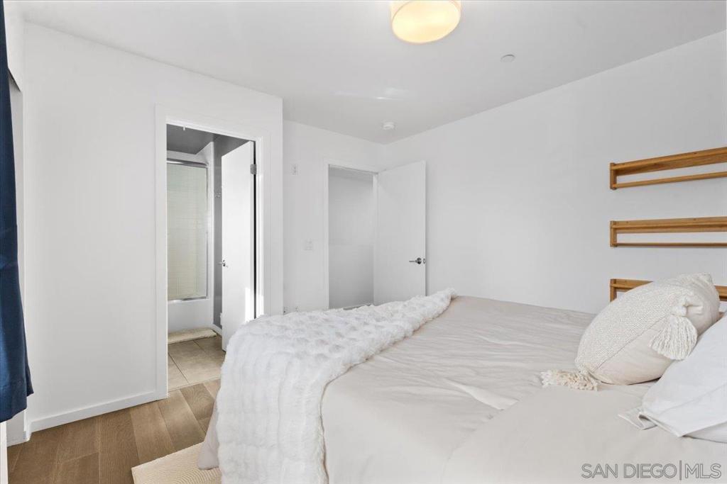 MLS #250044338SD image #13