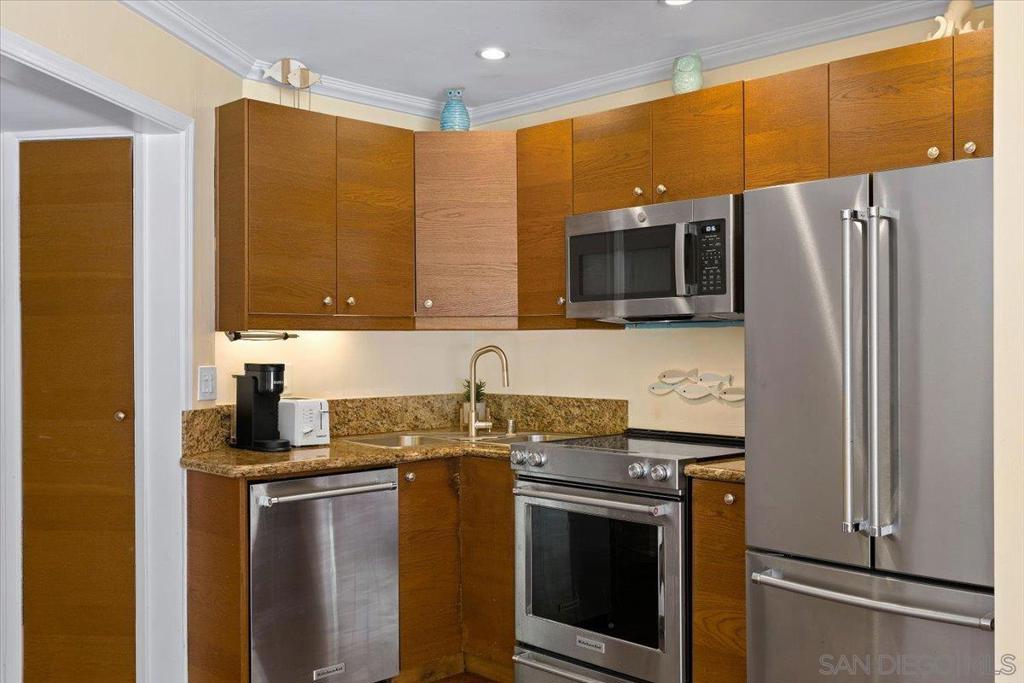 MLS #250045286SD image #16