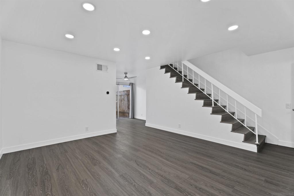 MLS #250045291SD image #11