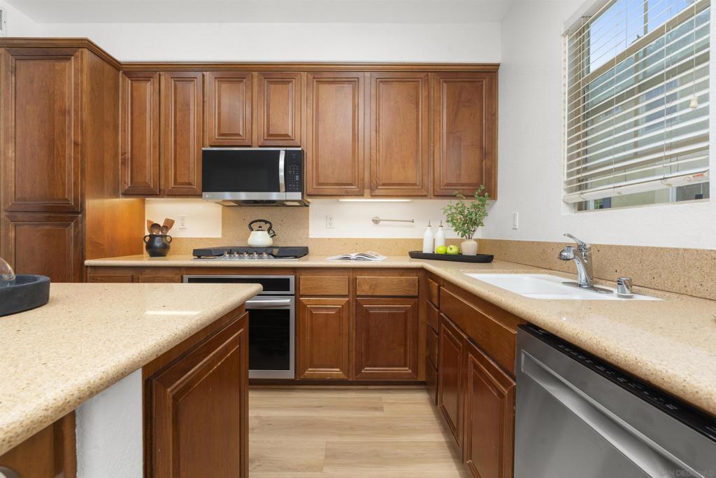 MLS #250045319SD image #16