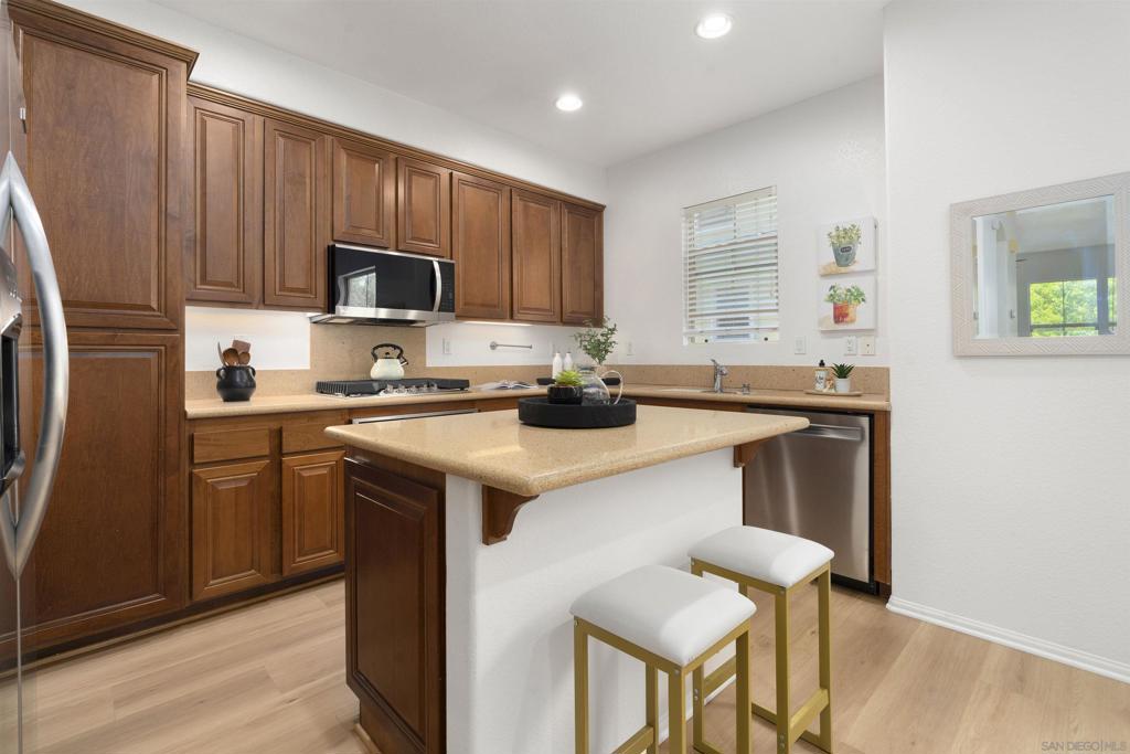 MLS #250045319SD image #17