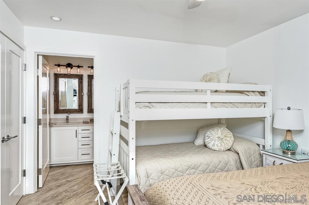 MLS #250045333SD image #16