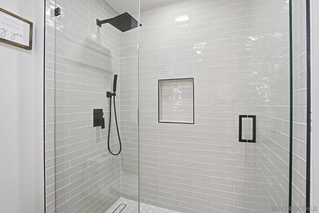 MLS #250045528SD image #18