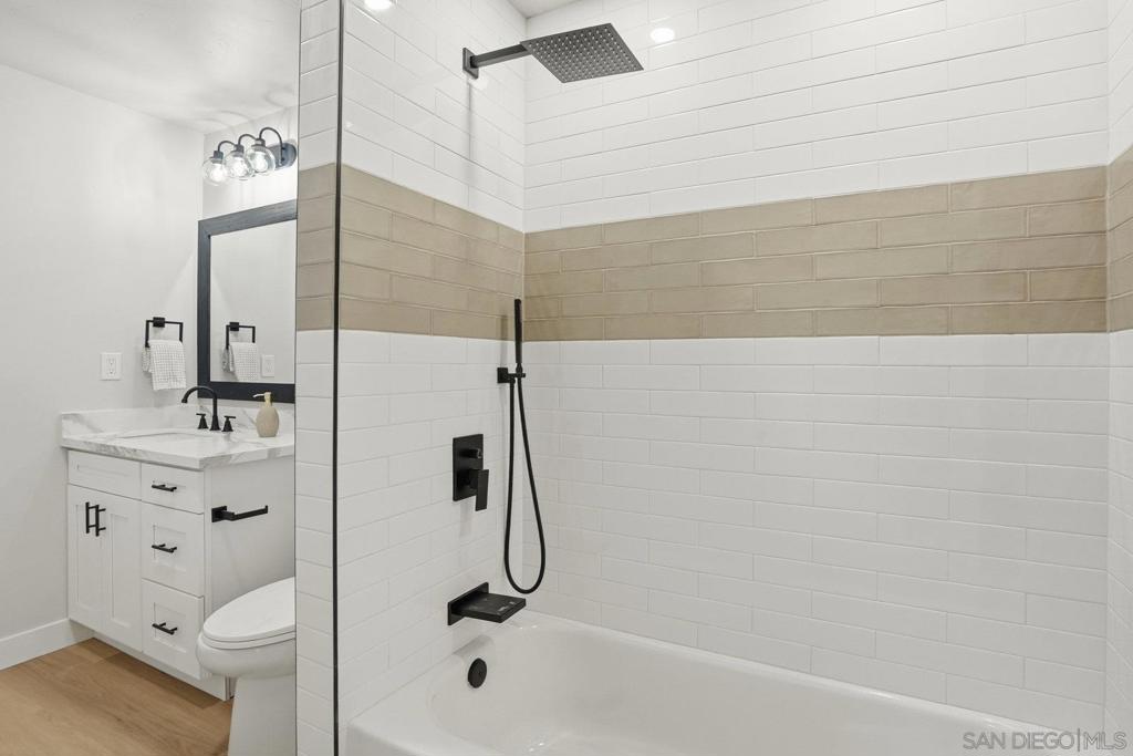 MLS #250045528SD image #24