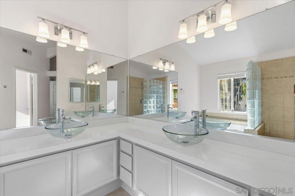 MLS #250045826SD image #15