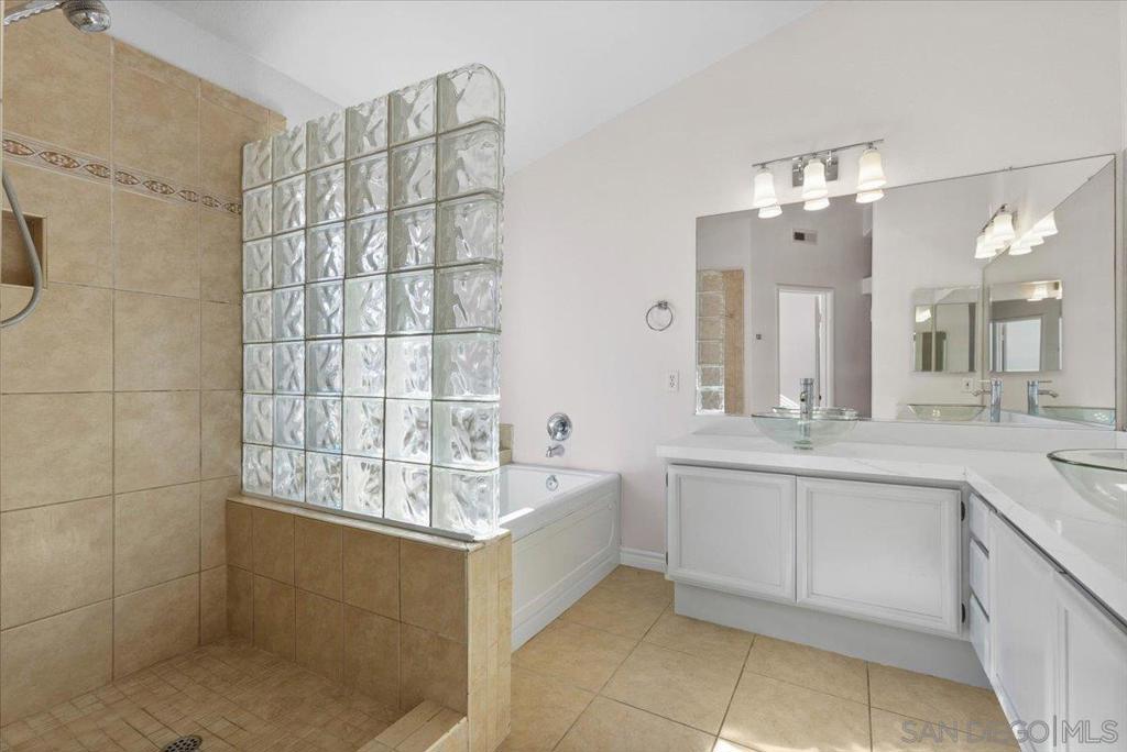 MLS #250045826SD image #16