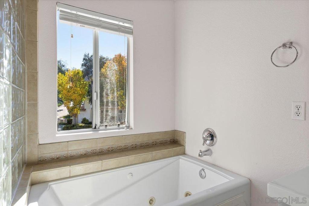 MLS #250045826SD image #17