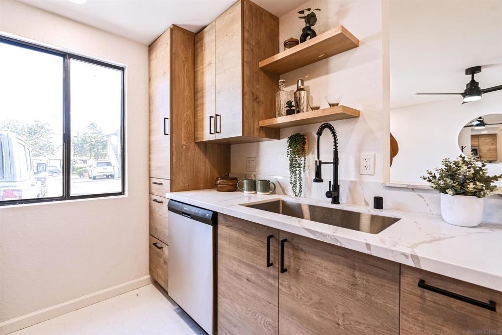 MLS #250045884SD image #11