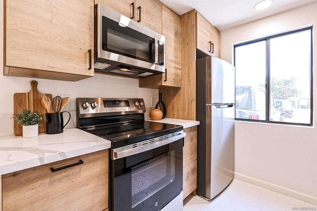 MLS #250045884SD image #12