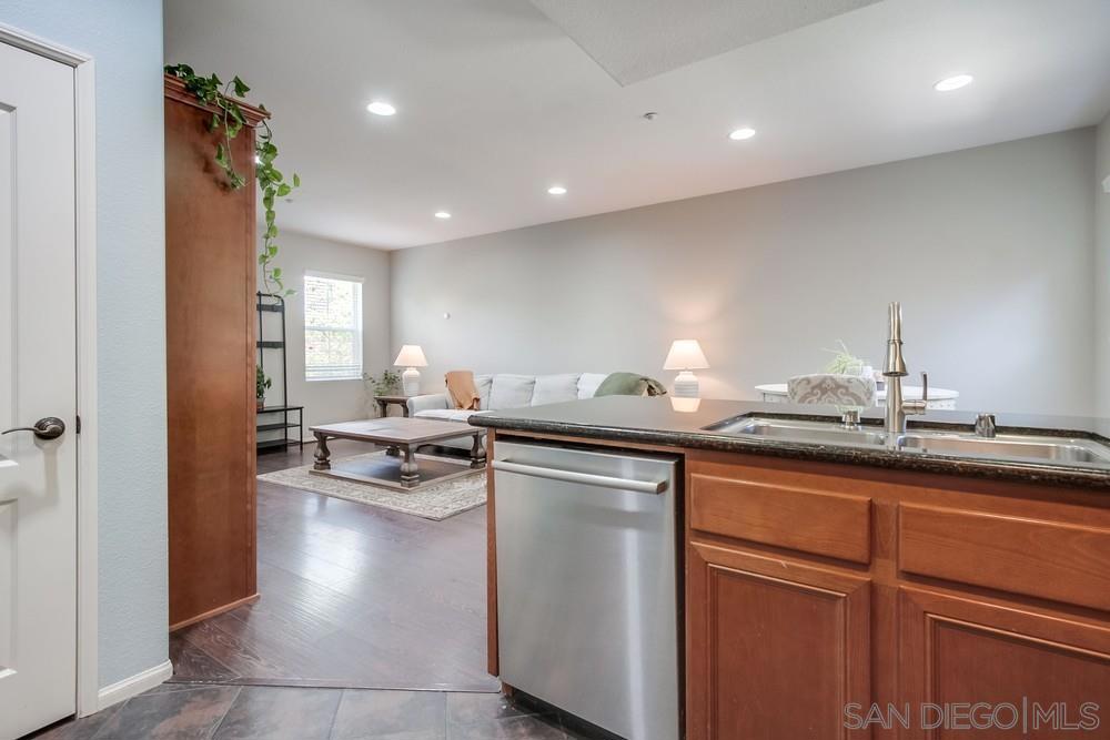 MLS #250045918SD image #17