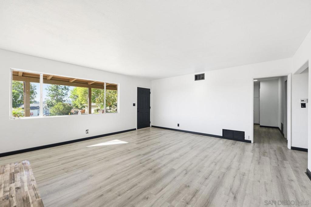 MLS #250045940SD image #11