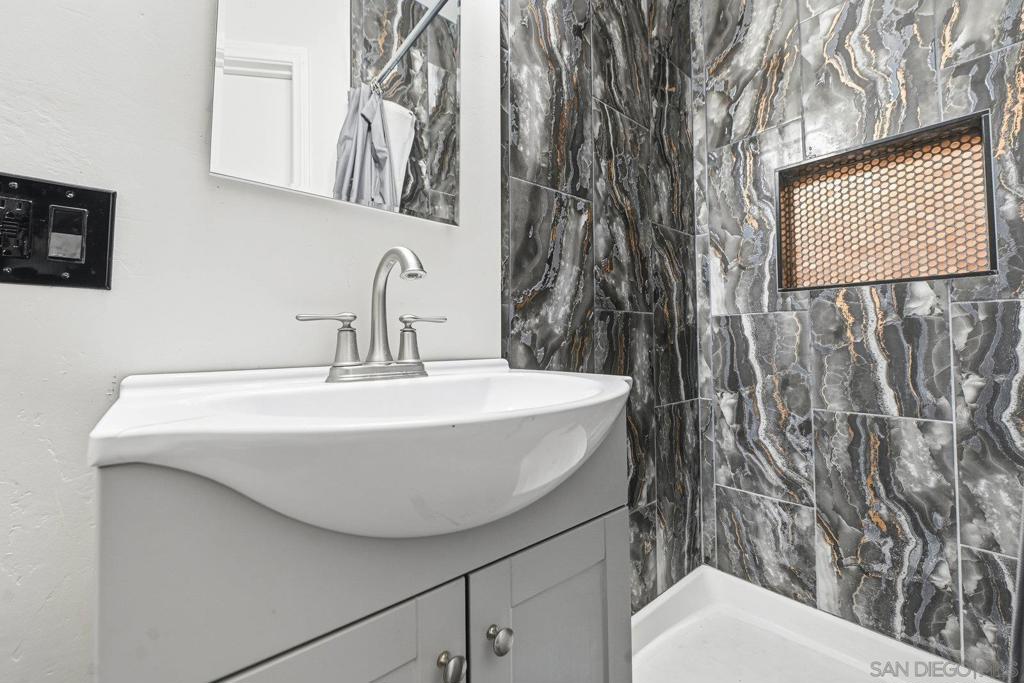 MLS #250045940SD image #13