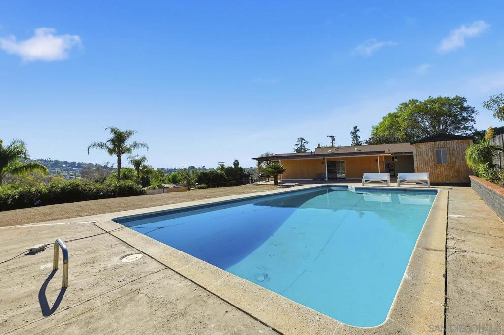 MLS #250045940SD image #17