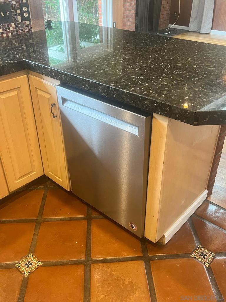 MLS #250045941SD image #23