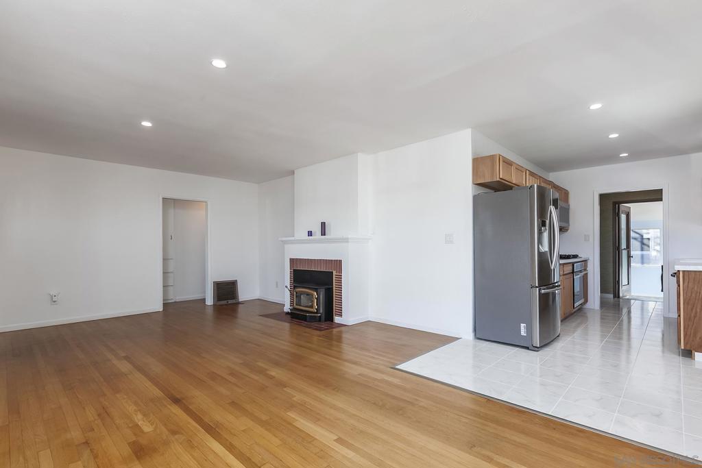 MLS #250045943SD image #19