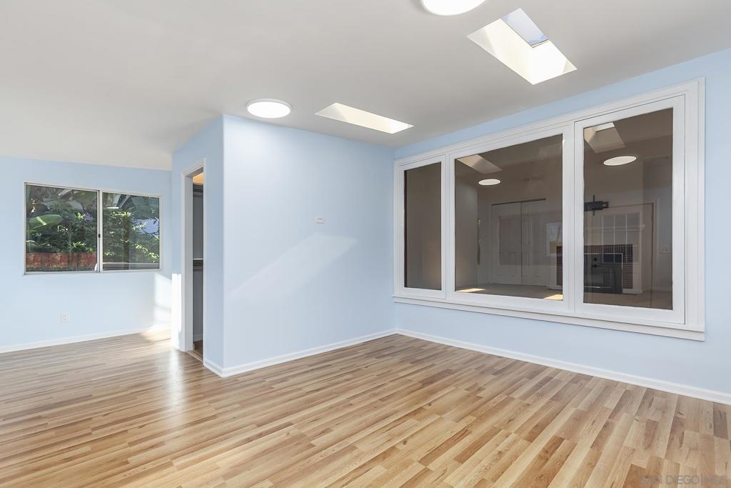 MLS #250045943SD image #29