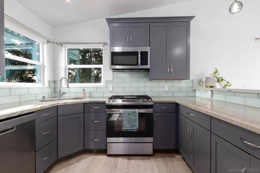 MLS #250046109SD image #27