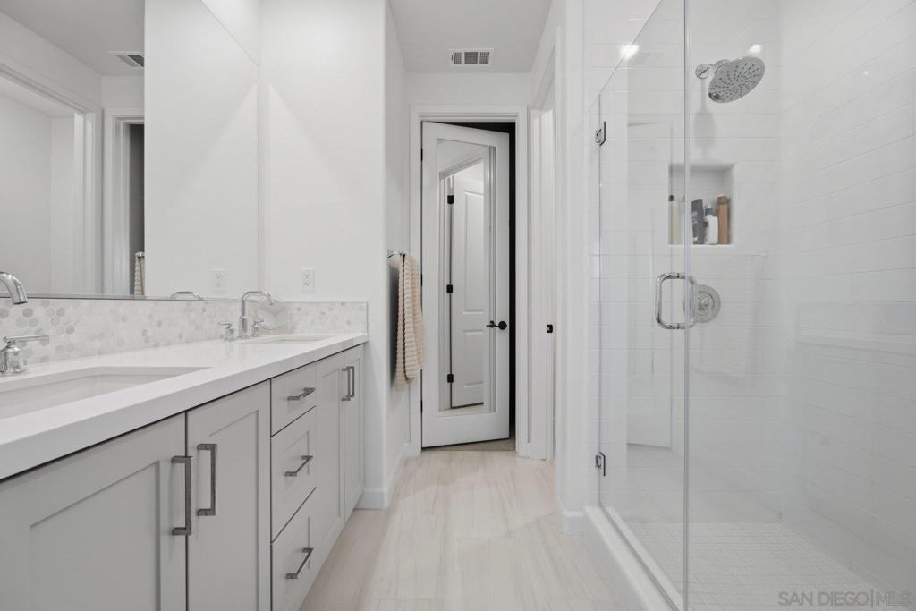 MLS #250046229SD image #17