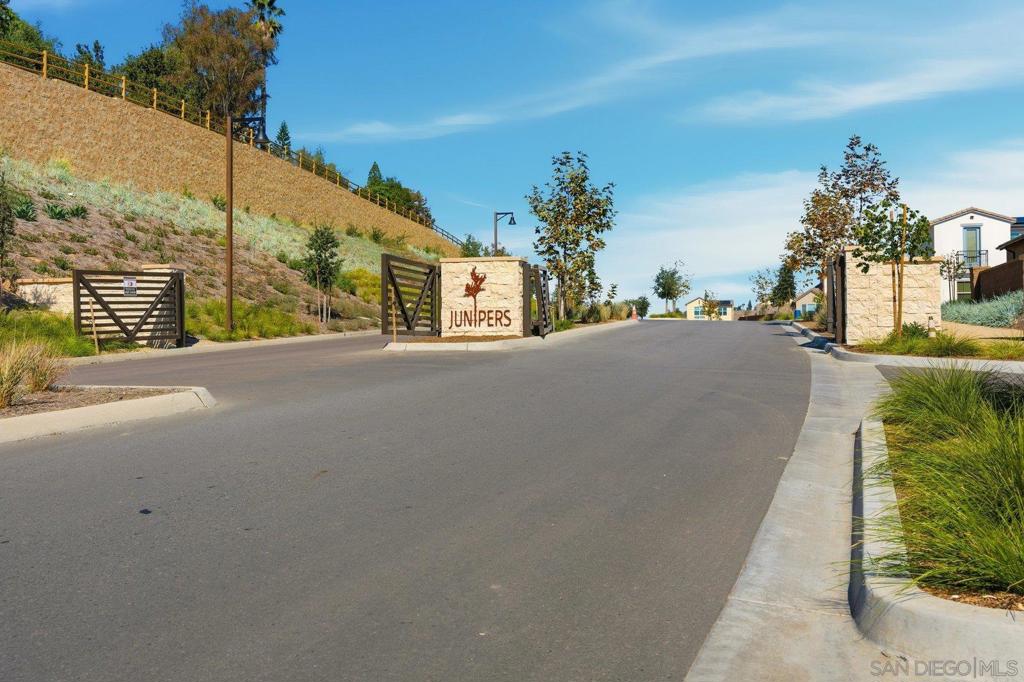 MLS #250046229SD image #31