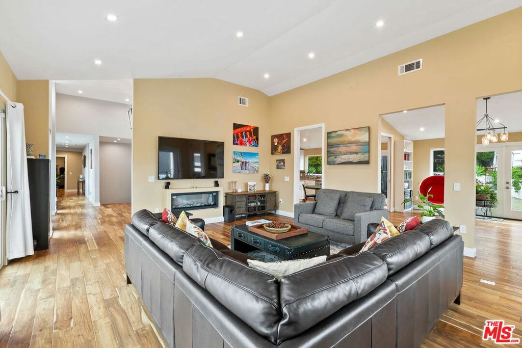 MLS #25497553 image #14